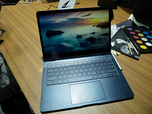 ���������꡼ No.022�Υ���ͥ������ / ��COMPUTEX��ASUS�ο���ZenBook�ϡ�GTX 1050 Ti��ܥ�ǥ�䳰�դ�����ե��å����ܥå����б������Ρ���PC�����ܤ�