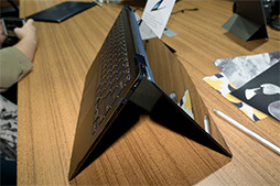 ���������꡼ No.025�Υ���ͥ������ / ��COMPUTEX��ASUS�ο���ZenBook�ϡ�GTX 1050 Ti��ܥ�ǥ�䳰�դ�����ե��å����ܥå����б������Ρ���PC�����ܤ�