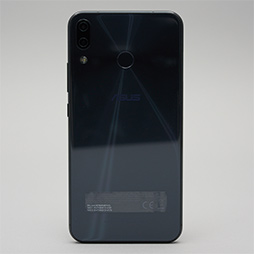 画像集#008のサムネイル/ASUSの新ミドルクラススマートフォン「ZenFone 5」レビュー。性能怪獣ではないが，なんでもそつなくこなせる狙い目の1台だ