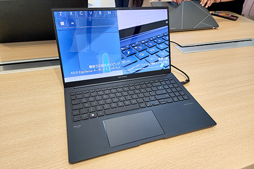 画像ギャラリー No.027のサムネイル画像 / ASUSが有機ELディスプレイ搭載ノートで大攻勢。重さ1kgの薄型軽量マシンから,ゲームにも使えるハイエンドPCまで多数を発表