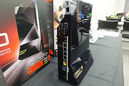 画像ギャラリー No.005のサムネイル画像 / ASRock,ゲーマー向けを謳う無線LANルーター「G10」を国内初披露。ボディカラーは地味になったが高速無線LAN機能や奇抜な付加機能は健在