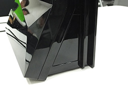 画像ギャラリー No.006のサムネイル画像 / ASRock,ゲーマー向けを謳う無線LANルーター「G10」を国内初披露。ボディカラーは地味になったが高速無線LAN機能や奇抜な付加機能は健在