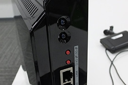 画像ギャラリー No.007のサムネイル画像 / ASRock,ゲーマー向けを謳う無線LANルーター「G10」を国内初披露。ボディカラーは地味になったが高速無線LAN機能や奇抜な付加機能は健在