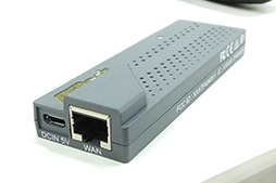 画像ギャラリー No.009のサムネイル画像 / ASRock,ゲーマー向けを謳う無線LANルーター「G10」を国内初披露。ボディカラーは地味になったが高速無線LAN機能や奇抜な付加機能は健在