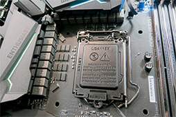 画像ギャラリー No.021のサムネイル画像 / Coffee Lake-S対応のIntel Z370チップセット搭載マザーボードを各社が発表。前世代マザーボードからの変化は少ない