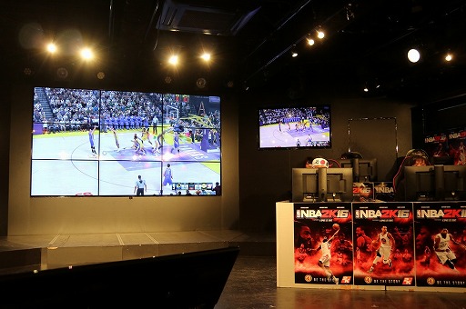 画像ギャラリー No.007のサムネイル画像 / 「NBA 2K16」のリアルイベント「NBA 2K16 DAY」が開催。一般来場者を交えたゲーム大会も行われた会場の模様をレポート