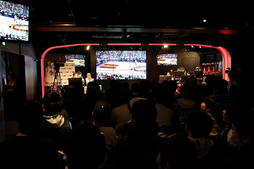 画像ギャラリー No.008のサムネイル画像 / 「NBA 2K16」のリアルイベント「NBA 2K16 DAY」が開催。一般来場者を交えたゲーム大会も行われた会場の模様をレポート