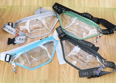 画像ギャラリー No.001のサムネイル画像 / 「アイドリッシュセブン」のビニールボディバッグ(全4種)が7月10日頃に発売予定