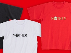 「MOTHER」のロゴTシャツが登場。公式トリビュートコミックとどせいさんのコットンバッグの先行発売日と同じ6月12日から取り扱い