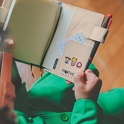 画像ギャラリー No.004のサムネイル画像 / 「MOTHER」シリーズをモチーフにした“ほぼ日手帳”と“ほぼ日ホワイトボードカレンダー”の全ラインナップ詳細を公開