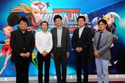 画像ギャラリー No.001のサムネイル画像 / スマホ版「ロボットガールズZ」の発表会を上海で開催。永井 豪先生も出演