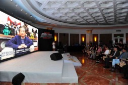 画像ギャラリー No.003のサムネイル画像 / スマホ版「ロボットガールズZ」の発表会を上海で開催。永井 豪先生も出演