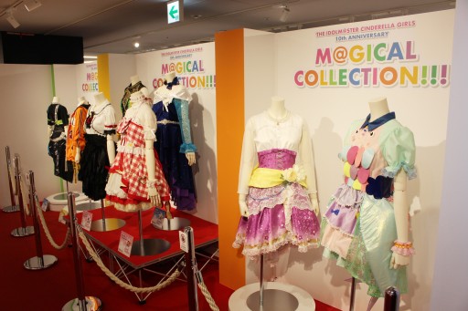 画像ギャラリー No.008のサムネイル画像 / デレマス10周年ライブツアーを振り返る展示会「M@GICALCOLLECTION!!!」,70着以上の衣装が間近で鑑賞できた内覧会をレポート