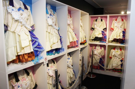 画像ギャラリー No.017のサムネイル画像 / デレマス10周年ライブツアーを振り返る展示会「M@GICALCOLLECTION!!!」,70着以上の衣装が間近で鑑賞できた内覧会をレポート