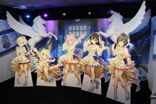 画像ギャラリー No.019のサムネイル画像 / デレマス10周年ライブツアーを振り返る展示会「M@GICALCOLLECTION!!!」,70着以上の衣装が間近で鑑賞できた内覧会をレポート