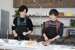 画像集#004のサムネイル/「あんスタ!!」配信番組「CAFE CINNAMON ニキズキッチン」第7回収録現場に潜入レポート。餅つき&おもちピザに挑戦!