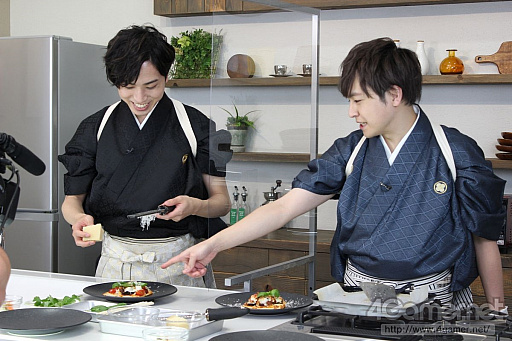 画像集#022のサムネイル/「あんスタ!!」配信番組「CAFE CINNAMON ニキズキッチン」第7回収録現場に潜入レポート。餅つき&おもちピザに挑戦!