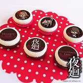 画像ギャラリー No.005のサムネイル画像 / 見てかわいい,食べて美味しい。「夜廻」シリーズの主人公たちがプリントされたバレンタインケーキとマカロンが販売開始