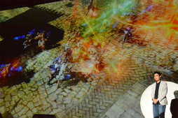 画像ギャラリー No.012のサムネイル画像 / ディナークルーズをかけた,YouTuber対抗戦の結末はいかに。アプリ配信日も明かされた「リネージュ2 レボリューション」プレリリースパーティー