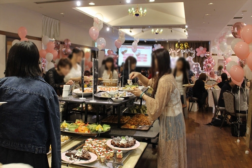 画像ギャラリー No.009のサムネイル画像 / オリジナルケーキやクイズ,ビンゴ大会も大盛況! 女性プレイヤーが親睦を深めた「リネレボ」初の女子会「L2R Girls Party」をレポート