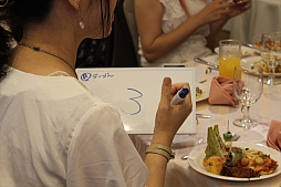 画像ギャラリー No.015のサムネイル画像 / オリジナルケーキやクイズ,ビンゴ大会も大盛況! 女性プレイヤーが親睦を深めた「リネレボ」初の女子会「L2R Girls Party」をレポート