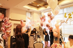 画像ギャラリー No.028のサムネイル画像 / オリジナルケーキやクイズ,ビンゴ大会も大盛況! 女性プレイヤーが親睦を深めた「リネレボ」初の女子会「L2R Girls Party」をレポート