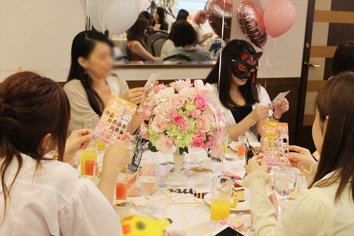 画像ギャラリー No.030のサムネイル画像 / オリジナルケーキやクイズ,ビンゴ大会も大盛況! 女性プレイヤーが親睦を深めた「リネレボ」初の女子会「L2R Girls Party」をレポート