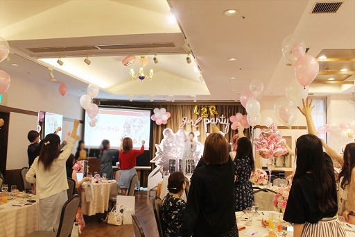 画像ギャラリー No.033のサムネイル画像 / オリジナルケーキやクイズ,ビンゴ大会も大盛況! 女性プレイヤーが親睦を深めた「リネレボ」初の女子会「L2R Girls Party」をレポート