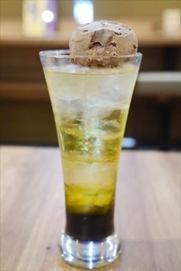 画像ギャラリー No.025のサムネイル画像 / カプコンカフェ×「十三機兵防衛圏」コラボは9月24日にスタート。焼きそばパンやハンバーグプレートなどが振る舞われた試食会をレポート