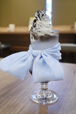 画像ギャラリー No.026のサムネイル画像 / カプコンカフェ×「十三機兵防衛圏」コラボは9月24日にスタート。焼きそばパンやハンバーグプレートなどが振る舞われた試食会をレポート