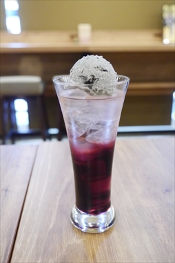 画像ギャラリー No.027のサムネイル画像 / カプコンカフェ×「十三機兵防衛圏」コラボは9月24日にスタート。焼きそばパンやハンバーグプレートなどが振る舞われた試食会をレポート