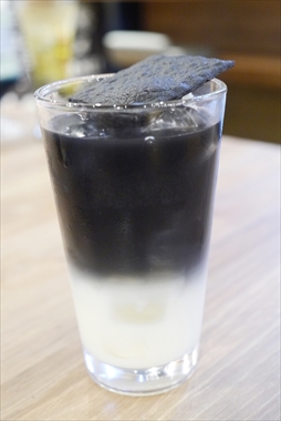 画像ギャラリー No.029のサムネイル画像 / カプコンカフェ×「十三機兵防衛圏」コラボは9月24日にスタート。焼きそばパンやハンバーグプレートなどが振る舞われた試食会をレポート