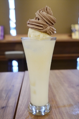 画像ギャラリー No.031のサムネイル画像 / カプコンカフェ×「十三機兵防衛圏」コラボは9月24日にスタート。焼きそばパンやハンバーグプレートなどが振る舞われた試食会をレポート