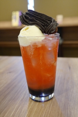 画像ギャラリー No.034のサムネイル画像 / カプコンカフェ×「十三機兵防衛圏」コラボは9月24日にスタート。焼きそばパンやハンバーグプレートなどが振る舞われた試食会をレポート