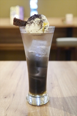 画像ギャラリー No.036のサムネイル画像 / カプコンカフェ×「十三機兵防衛圏」コラボは9月24日にスタート。焼きそばパンやハンバーグプレートなどが振る舞われた試食会をレポート