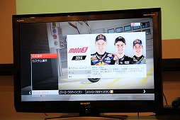 画像ギャラリー No.004のサムネイル画像 / 「MotoGP 15」のメディアブリーフィングが開催。元MotoGPレーシングライダーの中野真矢さんが,現役時代のデータでプレイを披露