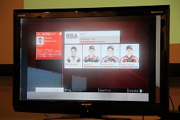 画像ギャラリー No.012のサムネイル画像 / 「MotoGP 15」のメディアブリーフィングが開催。元MotoGPレーシングライダーの中野真矢さんが,現役時代のデータでプレイを披露