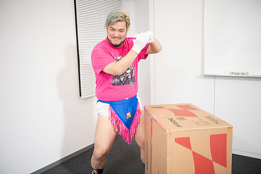 画像ギャラリー No.001のサムネイル画像 / 【PR】老舗“ゲーミングチェア”メーカーAKRacingのハイエンドモデル“Pro-X”。「お手軽に組み立てられる」は本当なのか,男色ディーノが組み立てヒヒョー