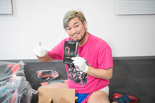 画像ギャラリー No.006のサムネイル画像 / 【PR】老舗“ゲーミングチェア”メーカーAKRacingのハイエンドモデル“Pro-X”。「お手軽に組み立てられる」は本当なのか,男色ディーノが組み立てヒヒョー