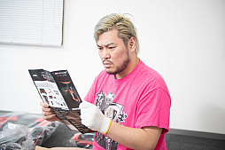 画像ギャラリー No.007のサムネイル画像 / 【PR】老舗“ゲーミングチェア”メーカーAKRacingのハイエンドモデル“Pro-X”。「お手軽に組み立てられる」は本当なのか,男色ディーノが組み立てヒヒョー