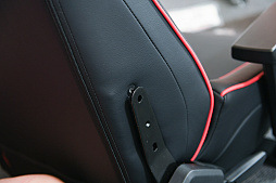 画像ギャラリー No.011のサムネイル画像 / 【PR】老舗“ゲーミングチェア”メーカーAKRacingのハイエンドモデル“Pro-X”。「お手軽に組み立てられる」は本当なのか,男色ディーノが組み立てヒヒョー