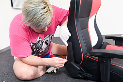 画像ギャラリー No.012のサムネイル画像 / 【PR】老舗“ゲーミングチェア”メーカーAKRacingのハイエンドモデル“Pro-X”。「お手軽に組み立てられる」は本当なのか,男色ディーノが組み立てヒヒョー