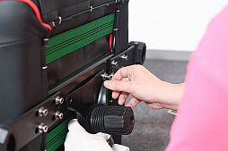 画像ギャラリー No.017のサムネイル画像 / 【PR】老舗“ゲーミングチェア”メーカーAKRacingのハイエンドモデル“Pro-X”。「お手軽に組み立てられる」は本当なのか,男色ディーノが組み立てヒヒョー