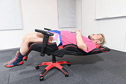 画像ギャラリー No.026のサムネイル画像 / 【PR】老舗“ゲーミングチェア”メーカーAKRacingのハイエンドモデル“Pro-X”。「お手軽に組み立てられる」は本当なのか,男色ディーノが組み立てヒヒョー