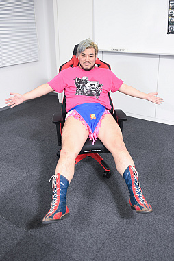 画像ギャラリー No.029のサムネイル画像 / 【PR】老舗“ゲーミングチェア”メーカーAKRacingのハイエンドモデル“Pro-X”。「お手軽に組み立てられる」は本当なのか,男色ディーノが組み立てヒヒョー