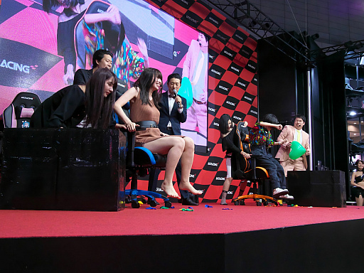 ꡼ No.024 | TGS 2019ϡߤRacing in TGS ɥ餱ΥԥåפǤAKRacingפΰŪʰ괶