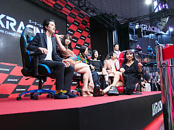 ꡼ No.026 | TGS 2019ϡߤRacing in TGS ɥ餱ΥԥåפǤAKRacingפΰŪʰ괶