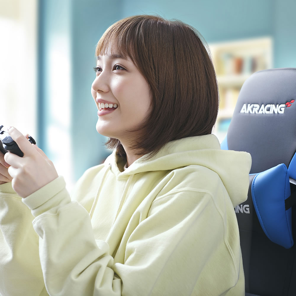 画像集 003 Akracing製チェアのイメージキャラクターに本田 翼さんが就任