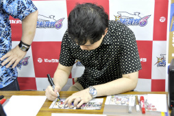 画像ギャラリー No.006のサムネイル画像 / 「逆転裁判6」サイン&握手会をレポート。江城元秀氏と山﨑 剛氏への合同インタビューと合わせてお届け