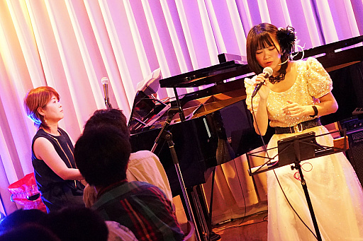 画像ギャラリー No.002のサムネイル画像 / 小寺可南子さん&谷岡久美さんによるアコースティックイベントをレポート。あのRPGのテーマソングなどが“ちょっと大人”に演じられた